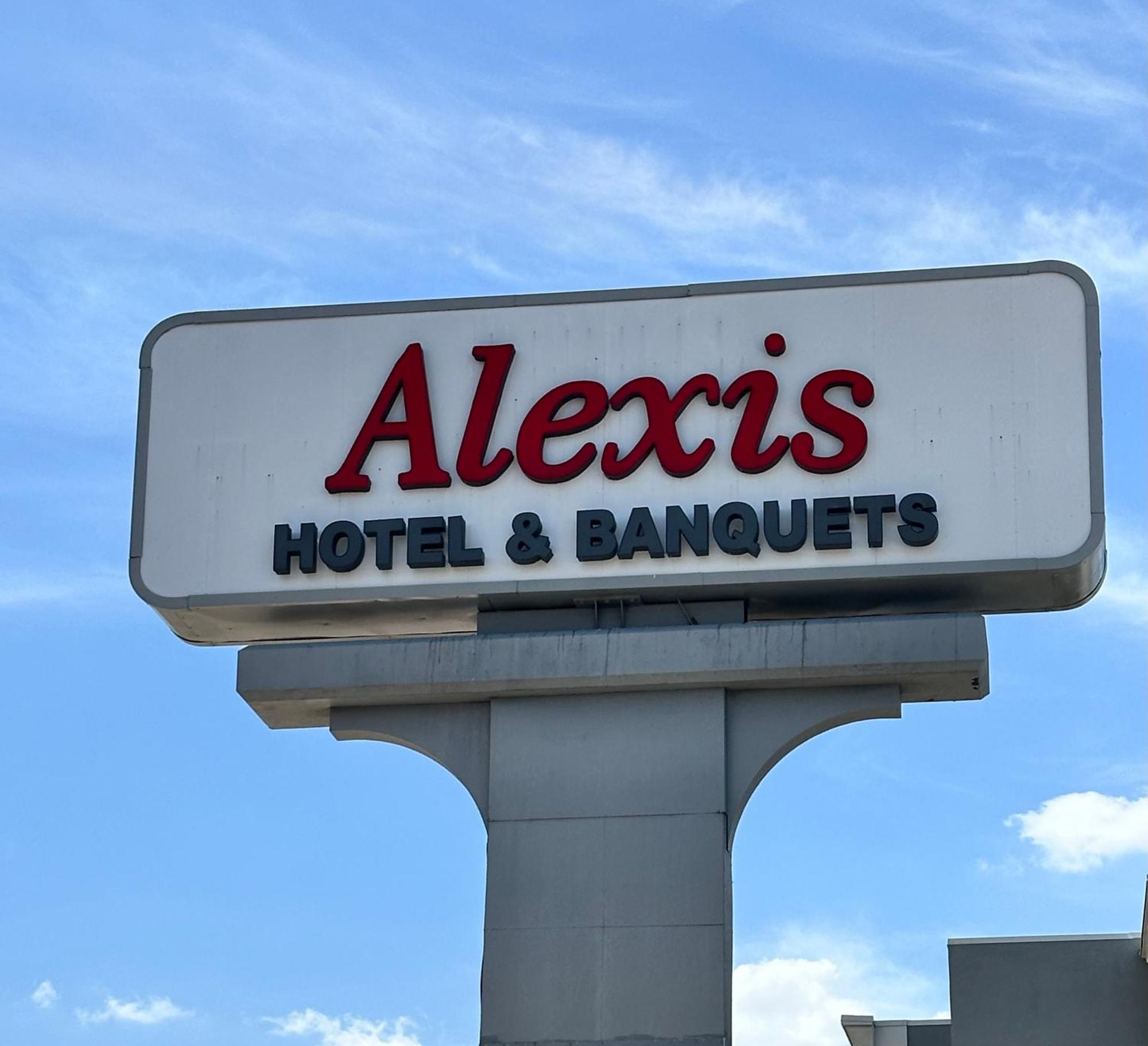 Alexis Hotel & Banquets Dallas Park Central Galleria Exterior photo